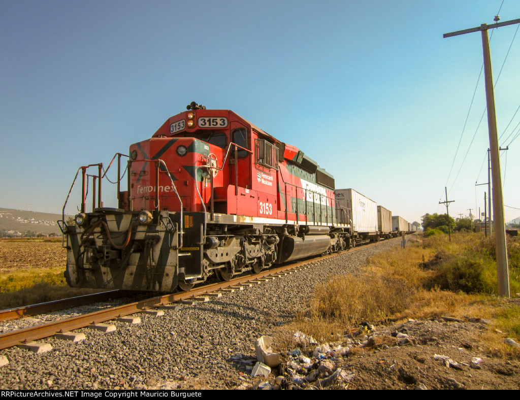 FXE SD40-2 leading an intermodal train